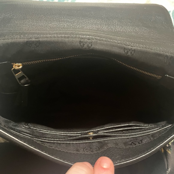 Tory Burch Bryant Quilted Shoulder Bag; Black and Gold - Picture 10 of 16